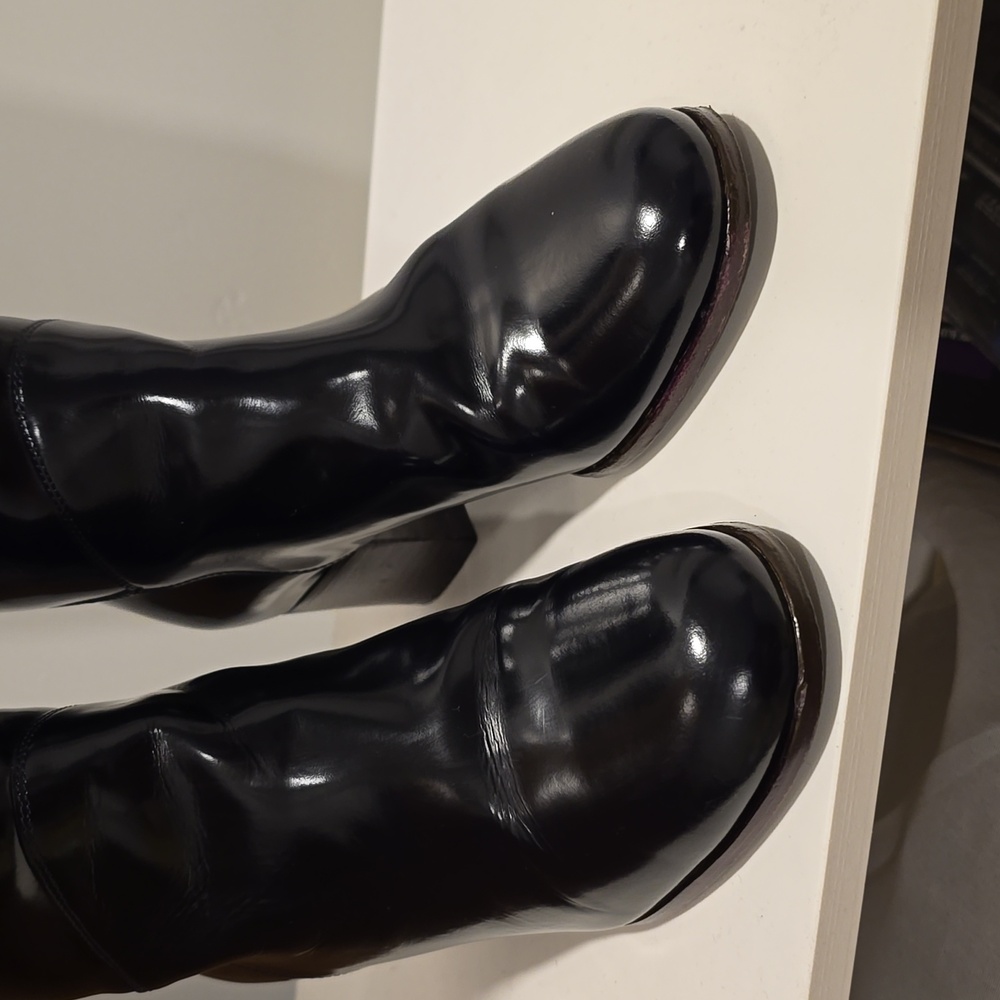 CHANEL black Leather Boots with 1 InterLocking CC logo - Picture 6 of 17